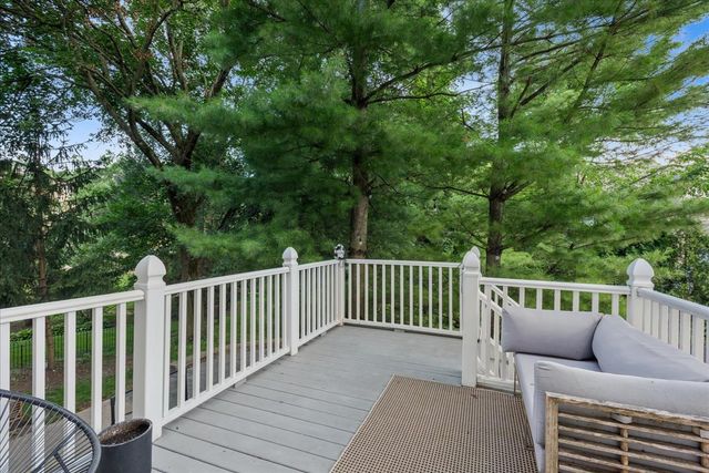 724 S Batavia Avenue, Geneva, IL 60134