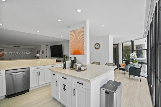 6423 Collins Avenue 203, Miami Beach, FL 33141