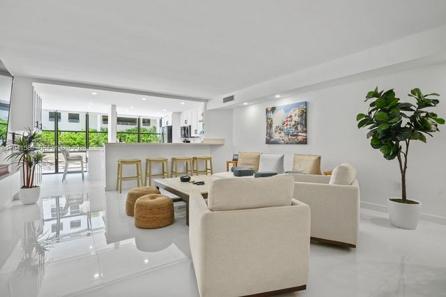 6423 Collins Avenue 203, Miami Beach, FL 33141
