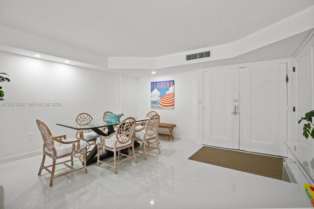 6423 Collins Avenue 203, Miami Beach, FL 33141