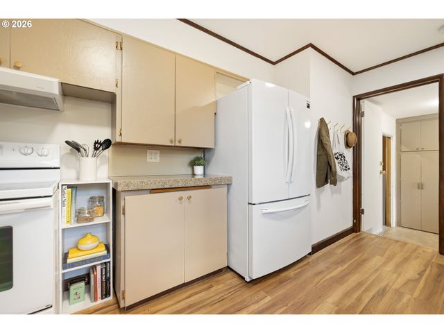 12652 Ne HALSEY St, Portland, OR 97230