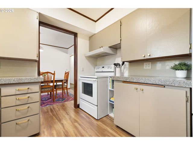 12652 Ne HALSEY St, Portland, OR 97230