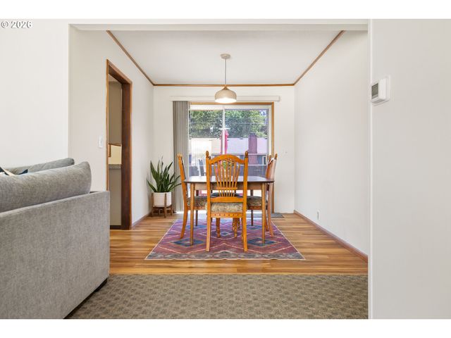 12652 Ne HALSEY St, Portland, OR 97230