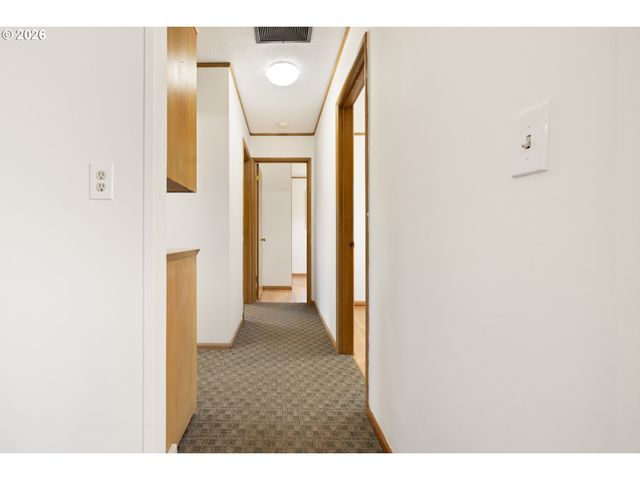 12652 Ne HALSEY St, Portland, OR 97230