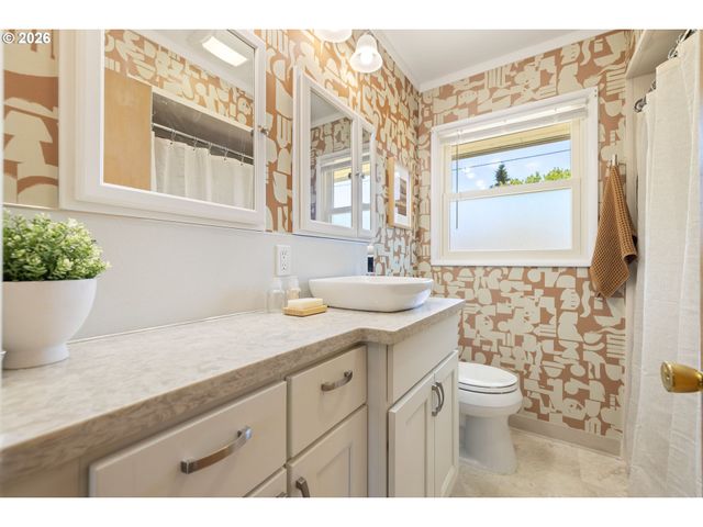 12652 Ne HALSEY St, Portland, OR 97230