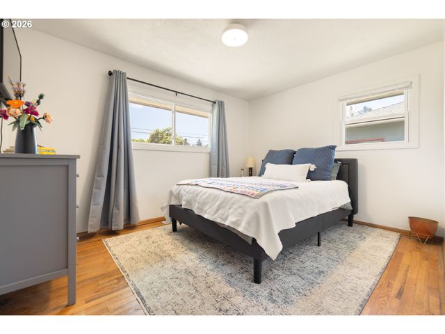 12652 Ne HALSEY St, Portland, OR 97230
