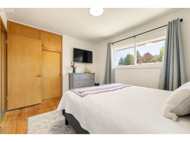 12652 Ne HALSEY St, Portland, OR 97230