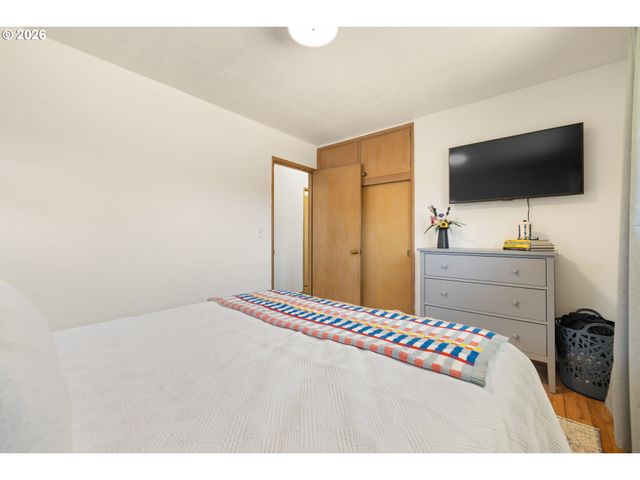 12652 Ne HALSEY St, Portland, OR 97230