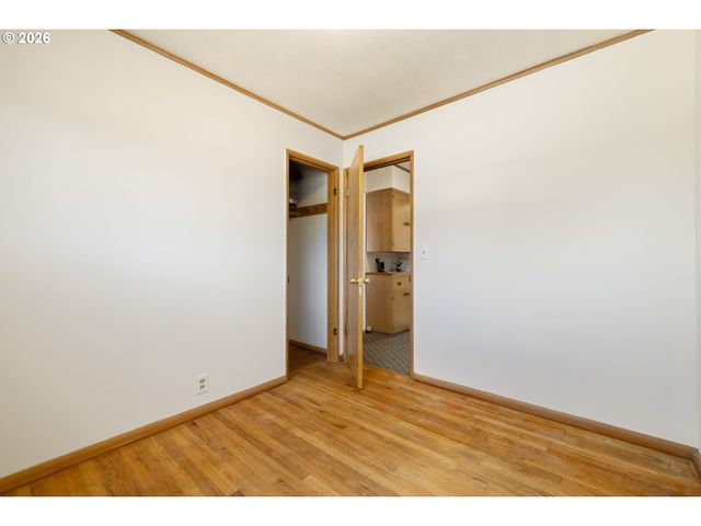 12652 Ne HALSEY St, Portland, OR 97230