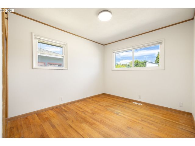12652 Ne HALSEY St, Portland, OR 97230