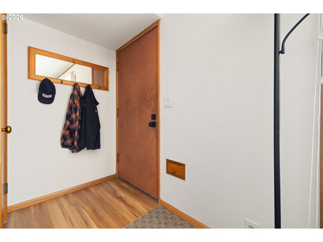 12652 Ne HALSEY St, Portland, OR 97230