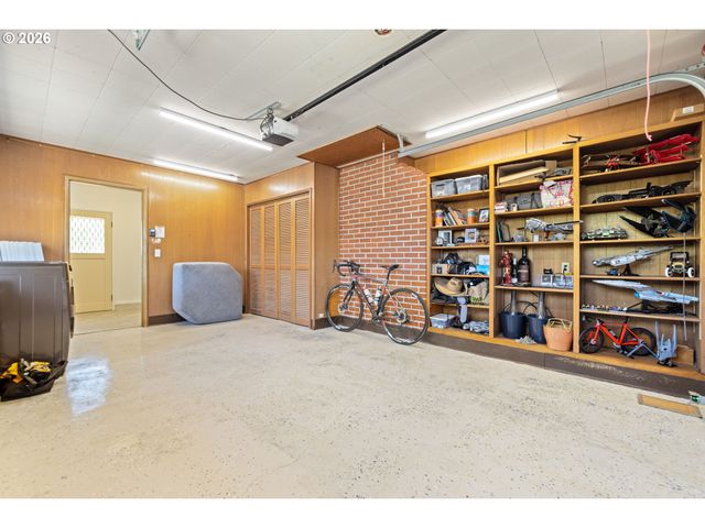 12652 Ne HALSEY St, Portland, OR 97230