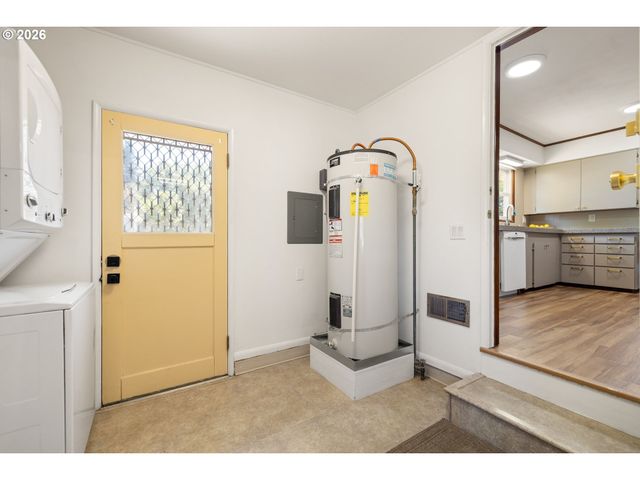 12652 Ne HALSEY St, Portland, OR 97230
