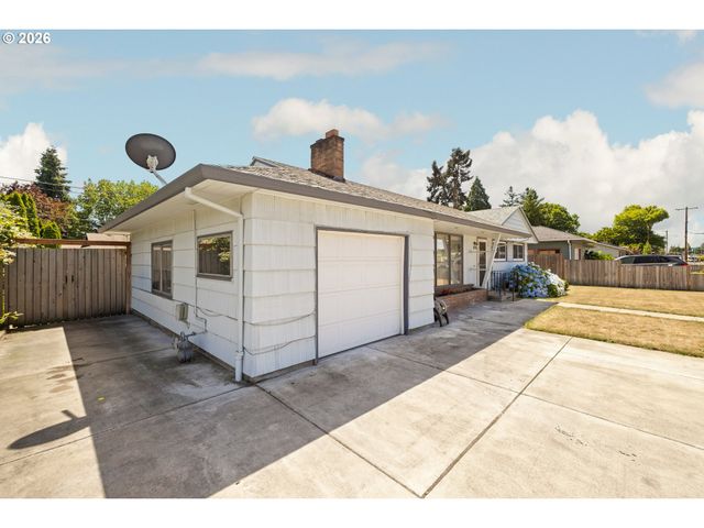 12652 Ne HALSEY St, Portland, OR 97230