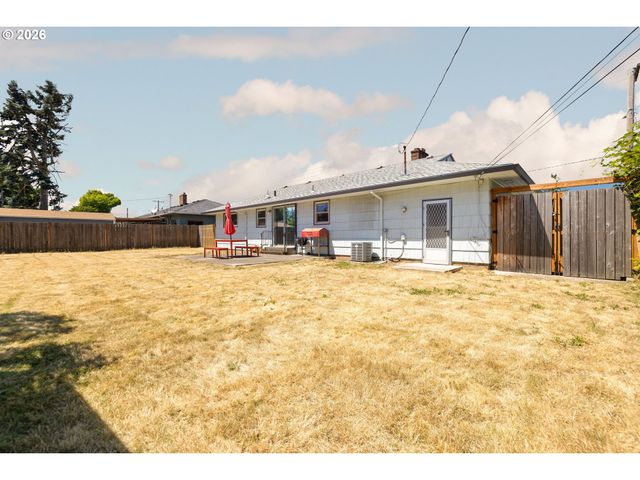 12652 Ne HALSEY St, Portland, OR 97230