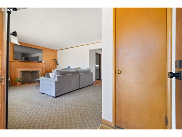 12652 Ne HALSEY St, Portland, OR 97230