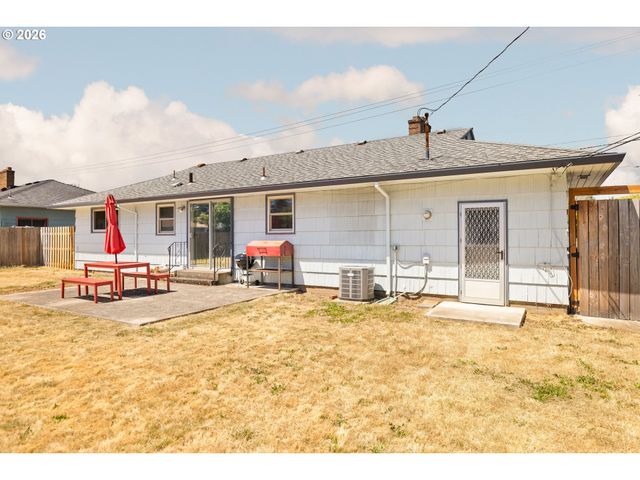 12652 Ne HALSEY St, Portland, OR 97230