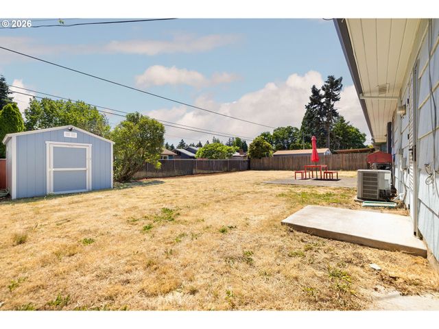12652 Ne HALSEY St, Portland, OR 97230