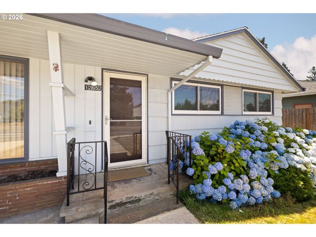 12652 Ne HALSEY St, Portland, OR 97230