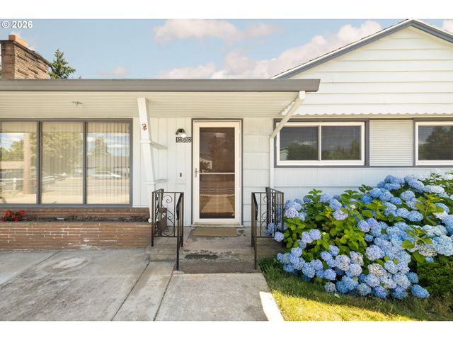 12652 Ne HALSEY St, Portland, OR 97230