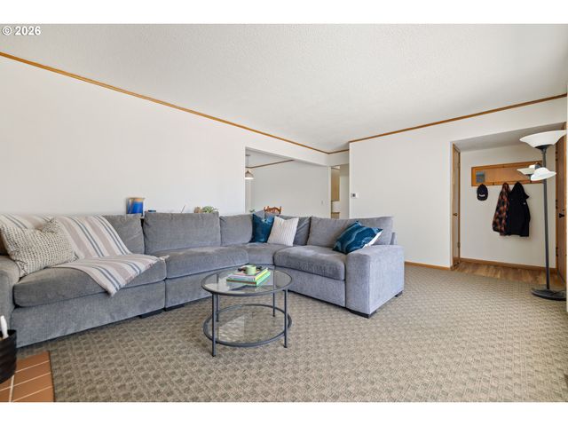 12652 Ne HALSEY St, Portland, OR 97230