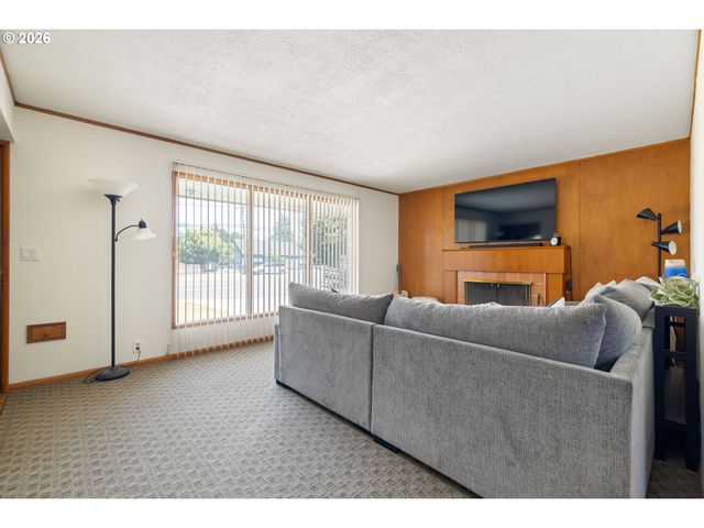 12652 Ne HALSEY St, Portland, OR 97230