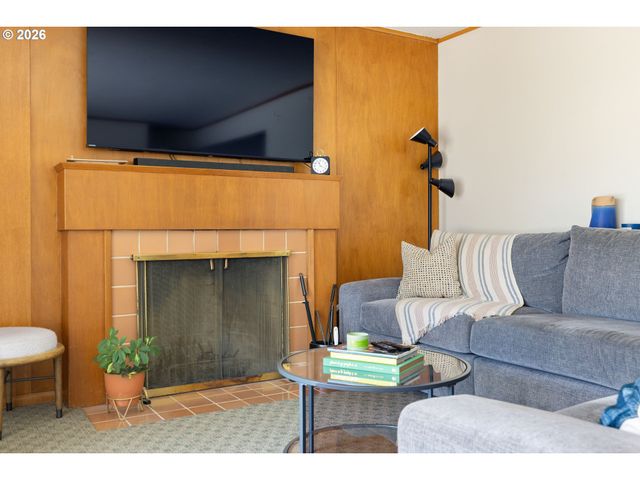 12652 Ne HALSEY St, Portland, OR 97230