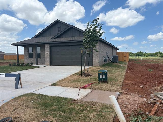 1909 Honey Locust Drive, Mustang, OK 73128