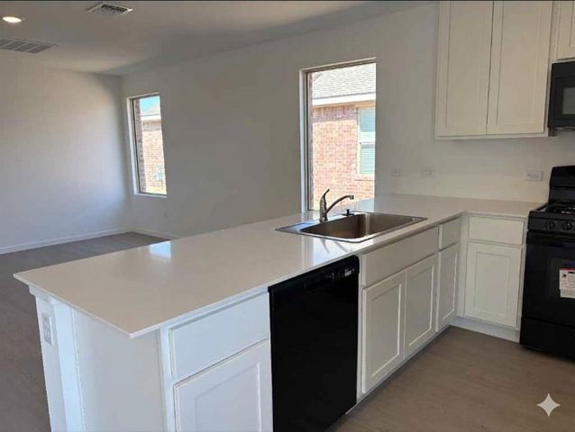 1909 Honey Locust Drive, Mustang, OK 73128