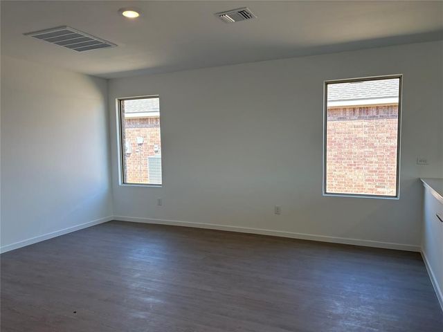 1909 Honey Locust Drive, Mustang, OK 73128