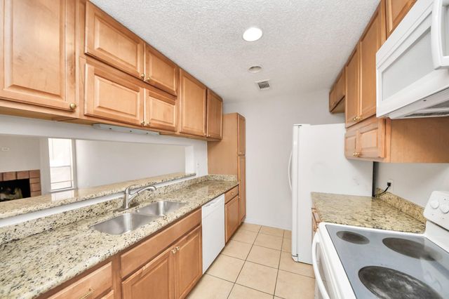 6601 Sands Point Drive 54, Houston, TX 77074