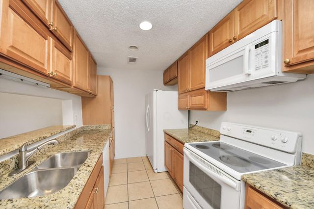 6601 Sands Point Drive 54, Houston, TX 77074