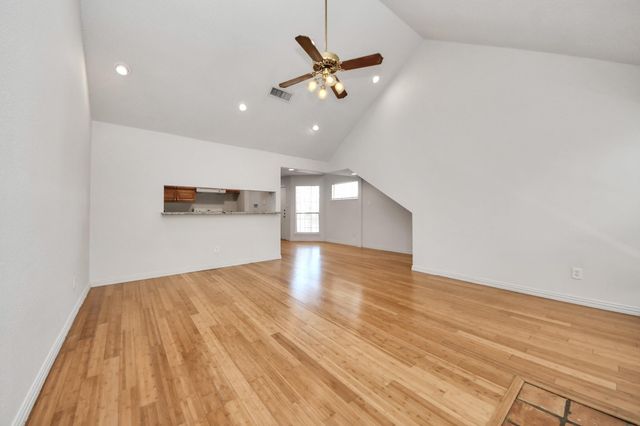 6601 Sands Point Drive 54, Houston, TX 77074