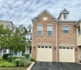 1390 SCARBORO Road 1390, Schaumburg, IL 60193