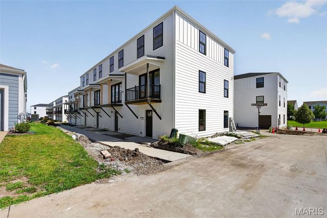 192 Canal Cottage Alley, St Charles, MO 63301