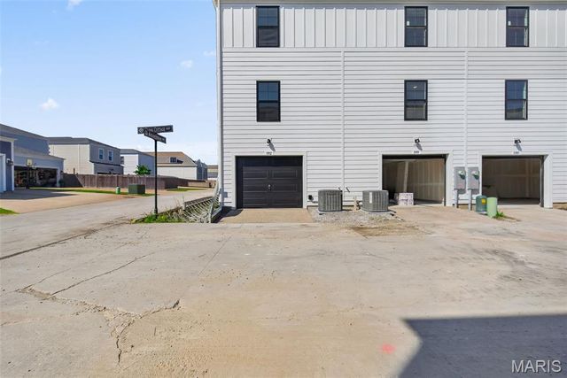192 Canal Cottage Alley, St Charles, MO 63301