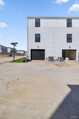 192 Canal Cottage Alley, St Charles, MO 63301