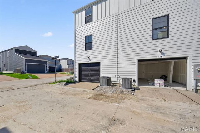 192 Canal Cottage Alley, St Charles, MO 63301