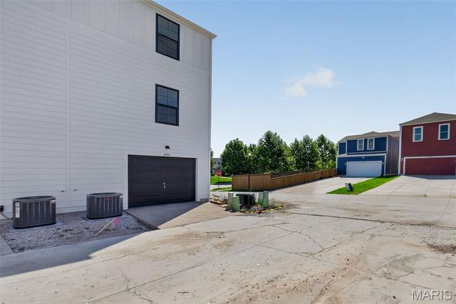 192 Canal Cottage Alley, St Charles, MO 63301