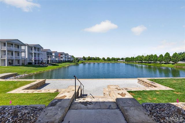 192 Canal Cottage Alley, St Charles, MO 63301