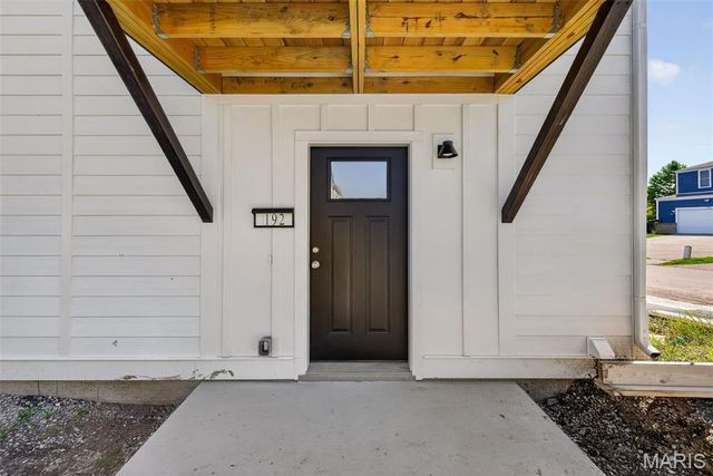 192 Canal Cottage Alley, St Charles, MO 63301