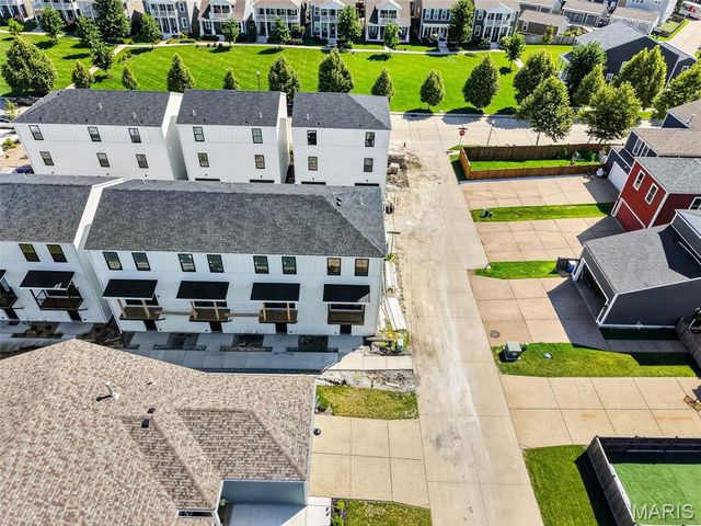 192 Canal Cottage Alley, St Charles, MO 63301