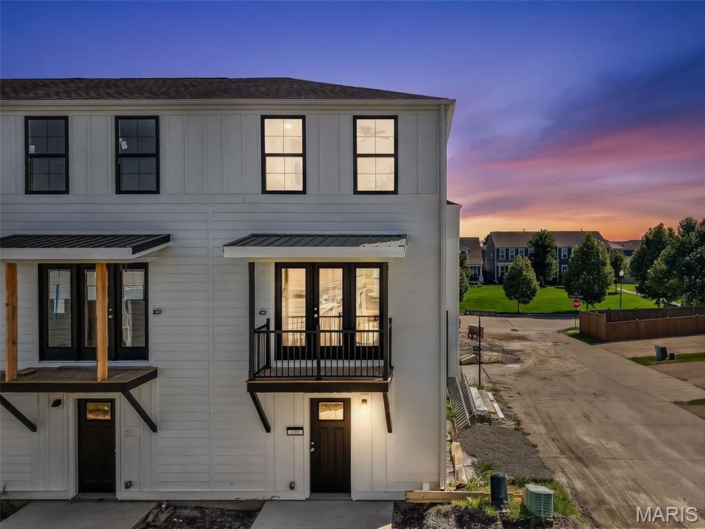 192 Canal Cottage Alley, St Charles, MO 63301