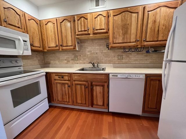 162 Quincy Shore Drive 65, Quincy, MA 02171