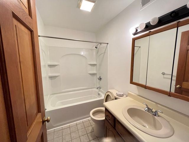 162 Quincy Shore Drive 65, Quincy, MA 02171