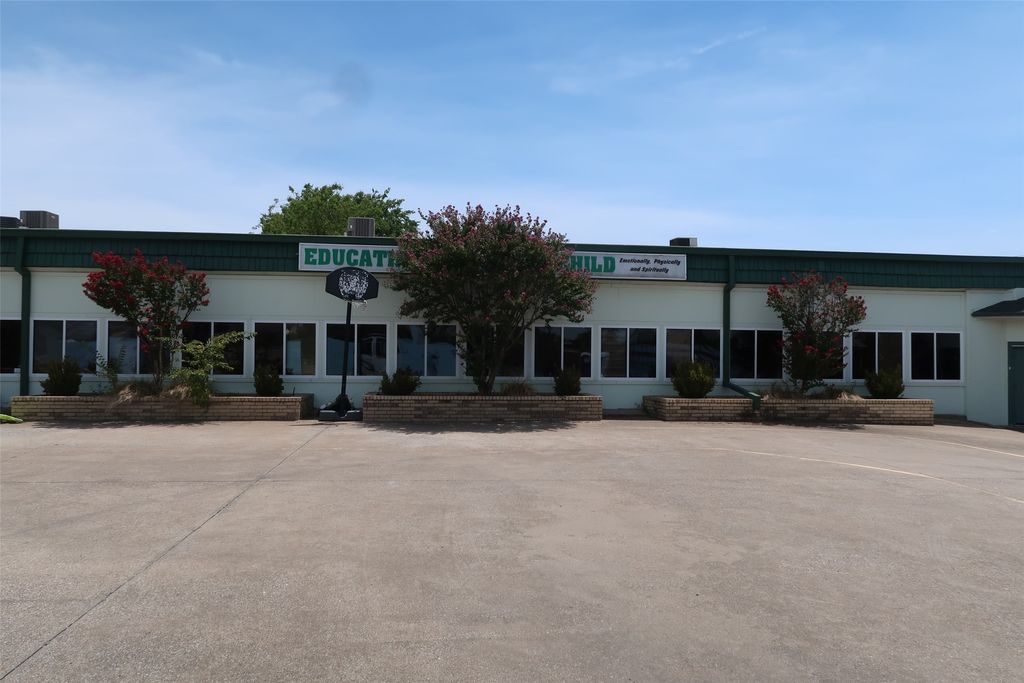 616 Hiett Avenue, Arlington, TX 76010