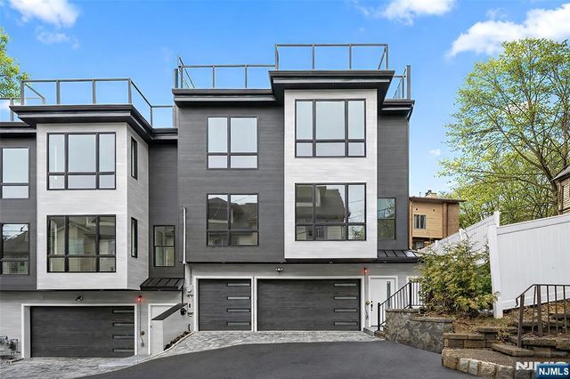 1456 River Road, Edgewater, NJ 07020