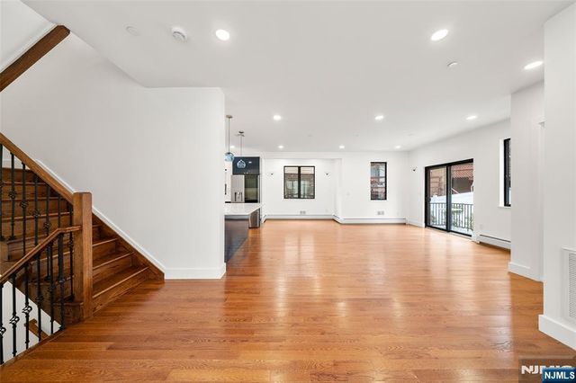 1456 River Road, Edgewater, NJ 07020