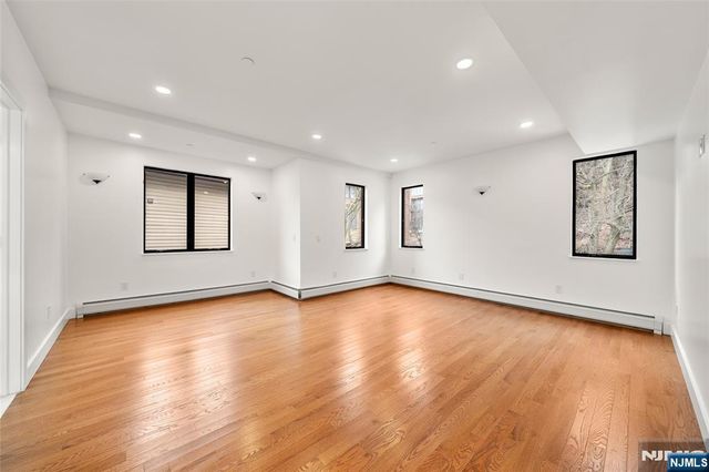 1456 River Road, Edgewater, NJ 07020