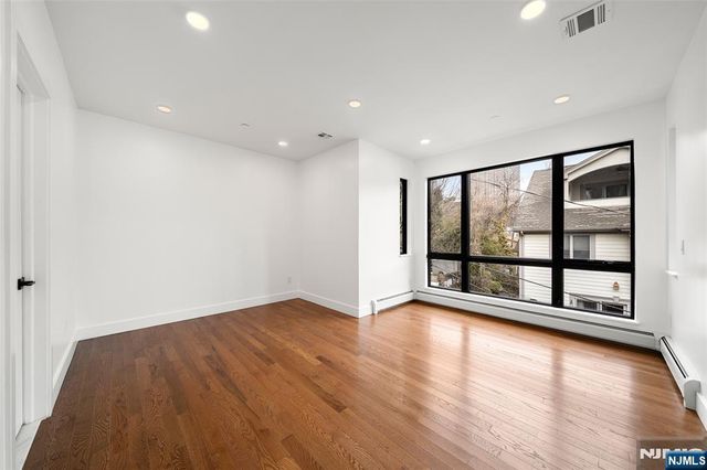 1456 River Road, Edgewater, NJ 07020